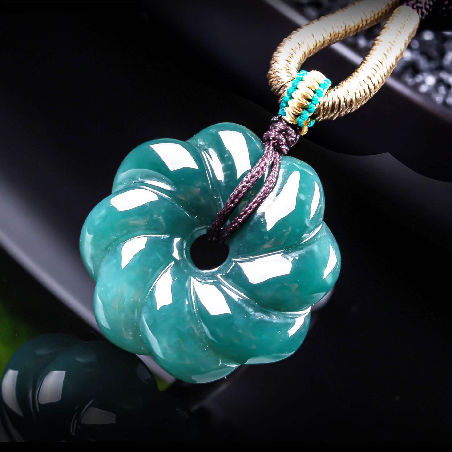 Women'S Fashion - Natural Burmese Jadeite Flower Pendant Necklace