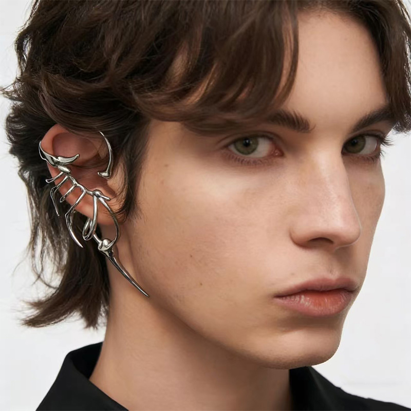 Edgy Skeleton-Style Ear Cuff f - Women'S Fashion Edgy recension och pris