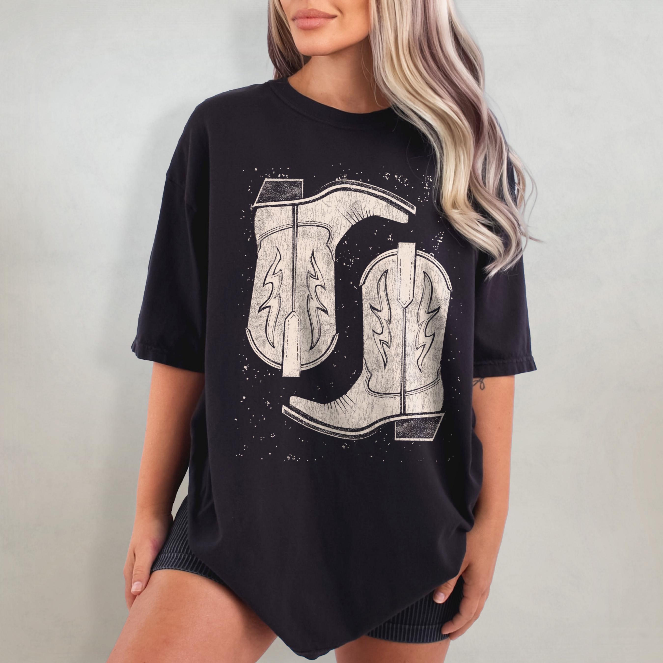 Retro Cowgirl Boots Printed T- - Women'S Fashion Trends 2026 Spring Summer recension och pris