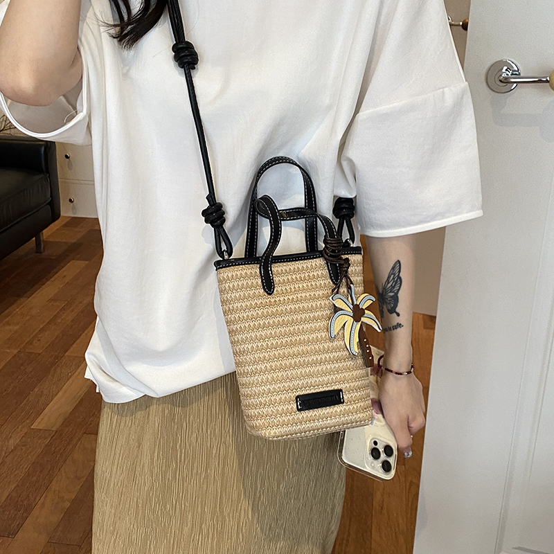 Women Mini Straw Woven Bucket  - Women'S Fashion Trends 2026 Spring Summer recension och pris