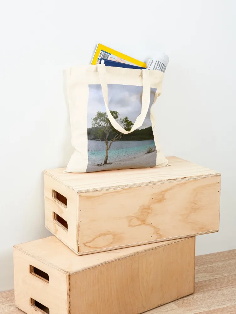 Tree at Lake Mackenzie, Fraser - Women'S Fashion Queensland recension och pris